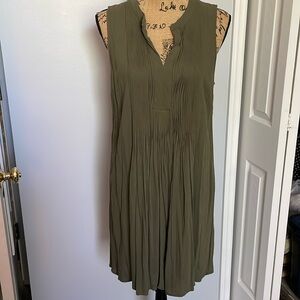 Old navy sleeveless dress in olive
